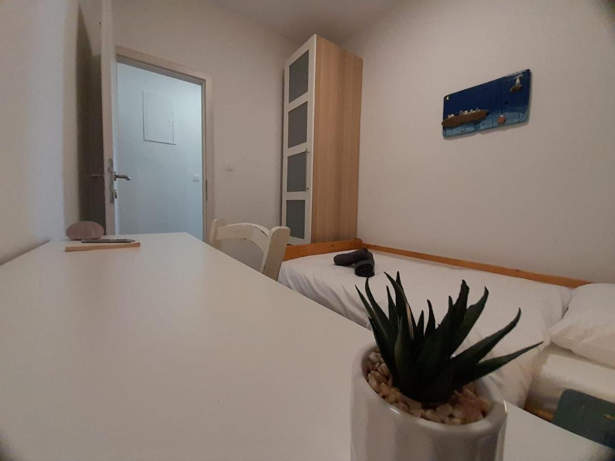 Apartman Vitamare 160 M From The Beach Novi Vinodolski Exterior photo