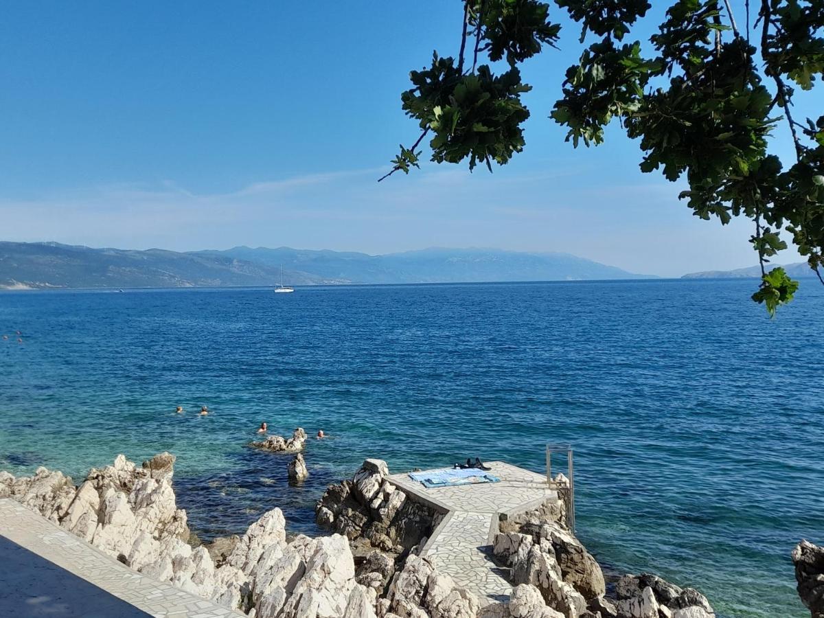 Apartman Vitamare 160 M From The Beach Novi Vinodolski Exterior photo