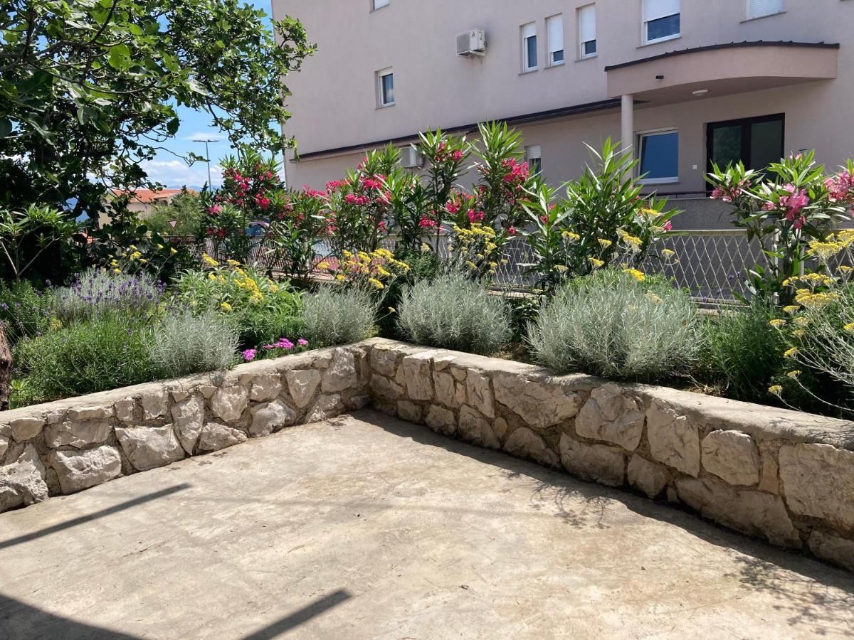 Apartman Vitamare 160 M From The Beach Novi Vinodolski Exterior photo